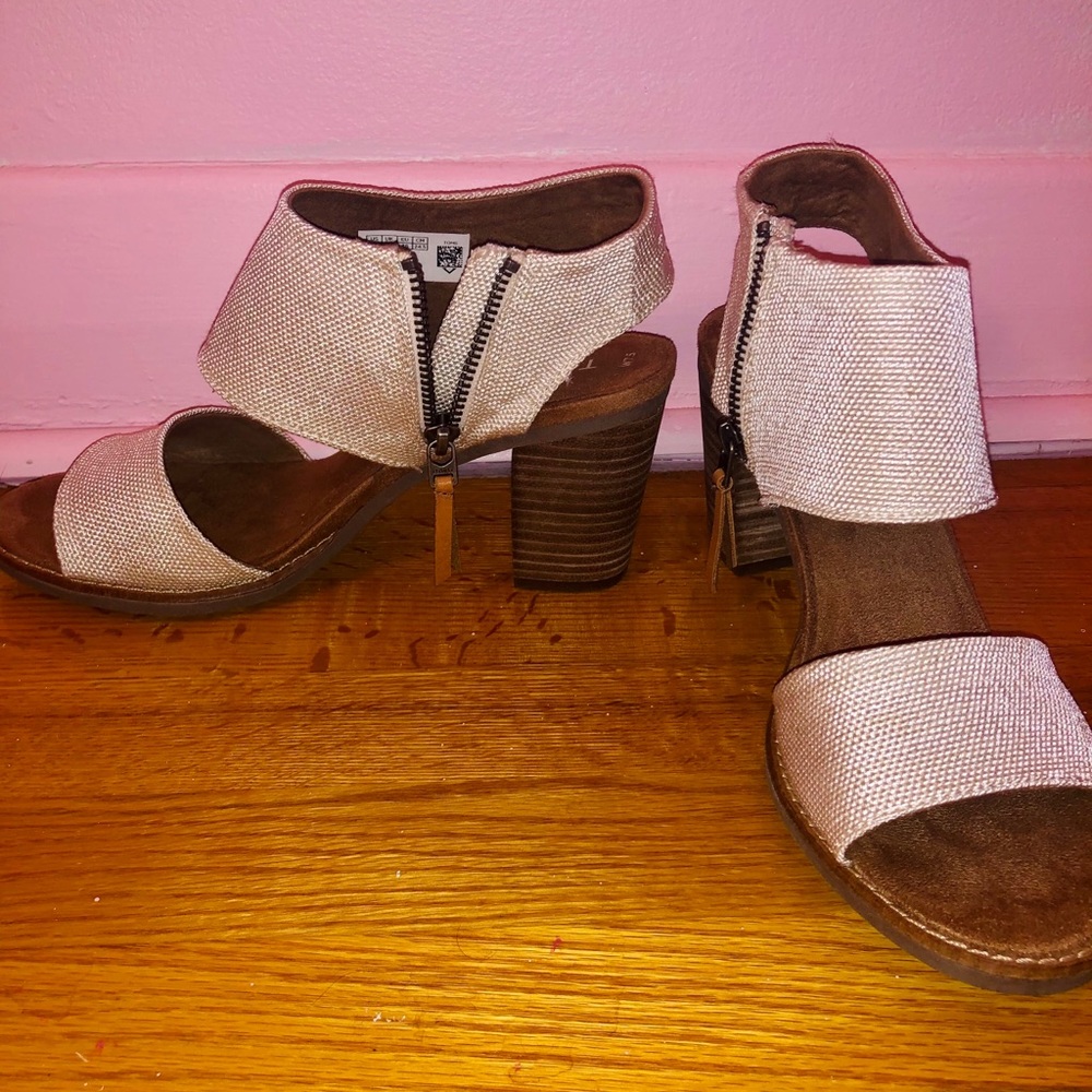 Toms Shoes Size 7.5 US - Picture 2 of 4